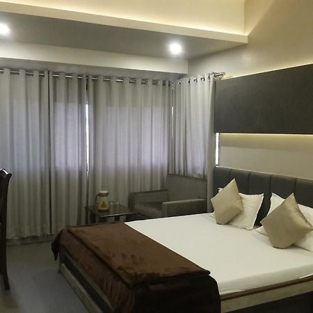 Hotel Oasis Bombay Extérieur photo