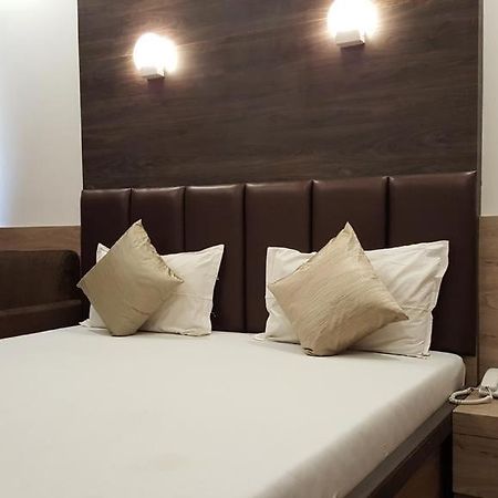 Hotel Oasis Bombay Extérieur photo