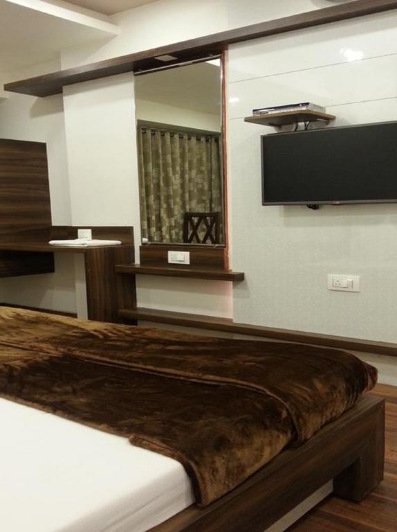 Hotel Oasis Bombay Extérieur photo