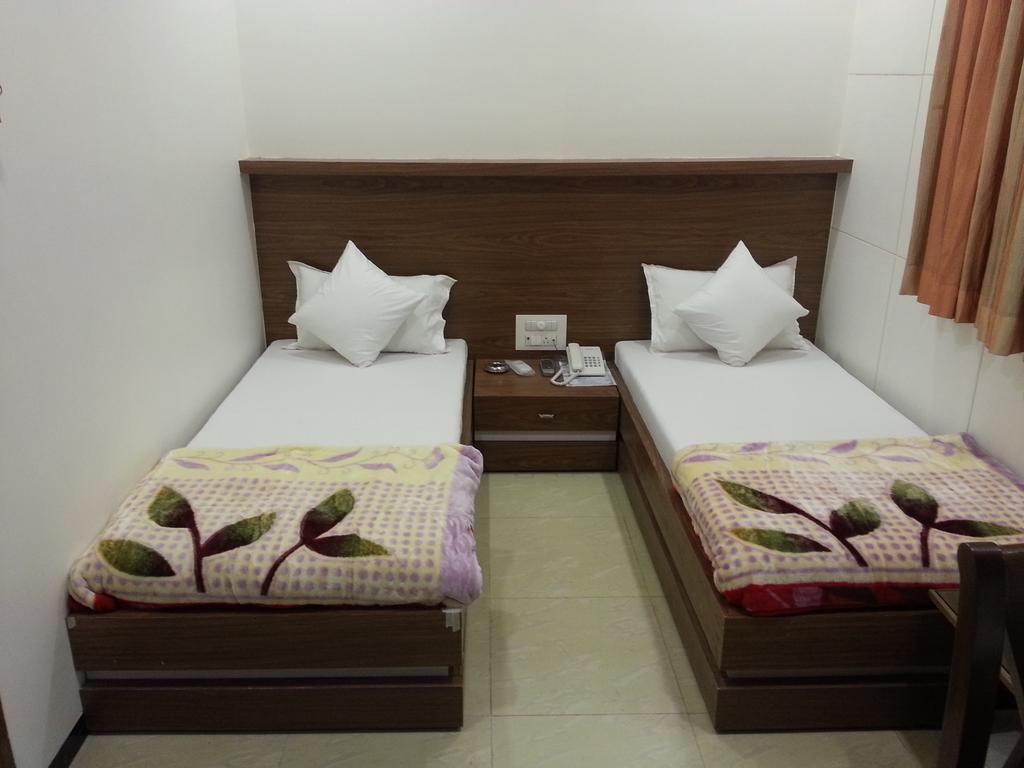 Hotel Oasis Bombay Extérieur photo