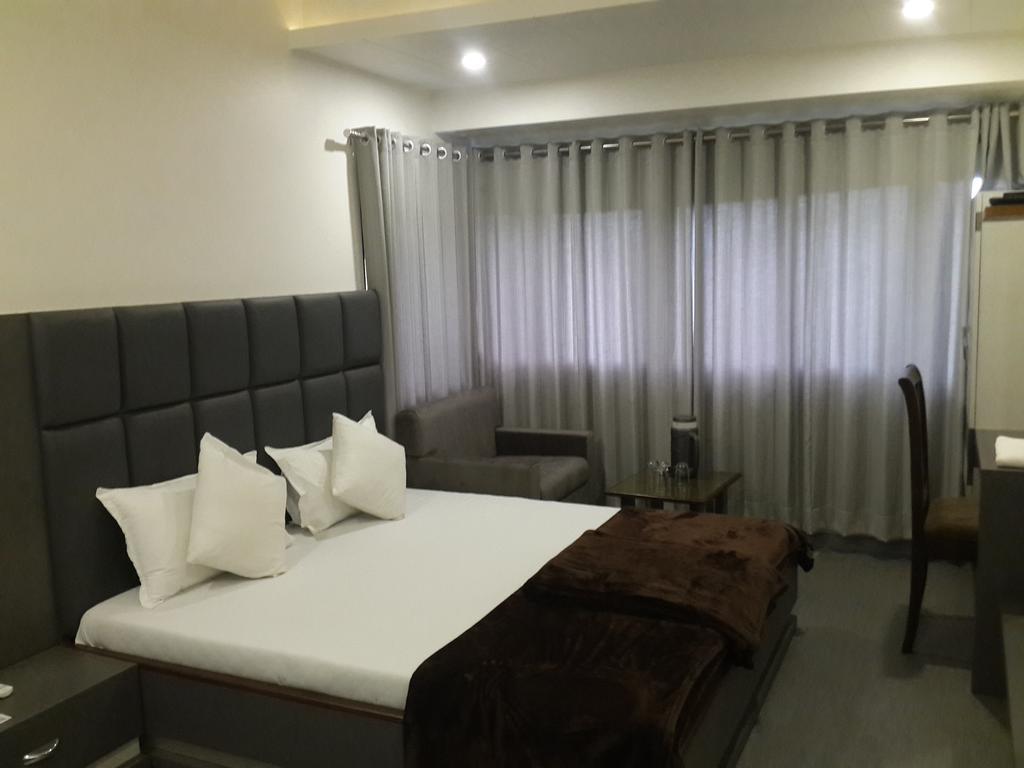 Hotel Oasis Bombay Extérieur photo