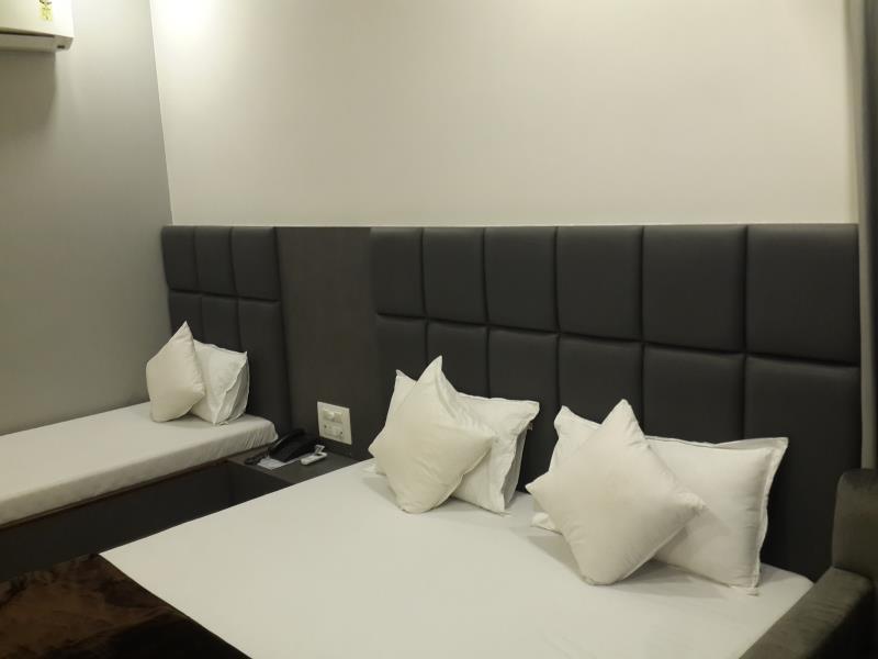 Hotel Oasis Bombay Extérieur photo