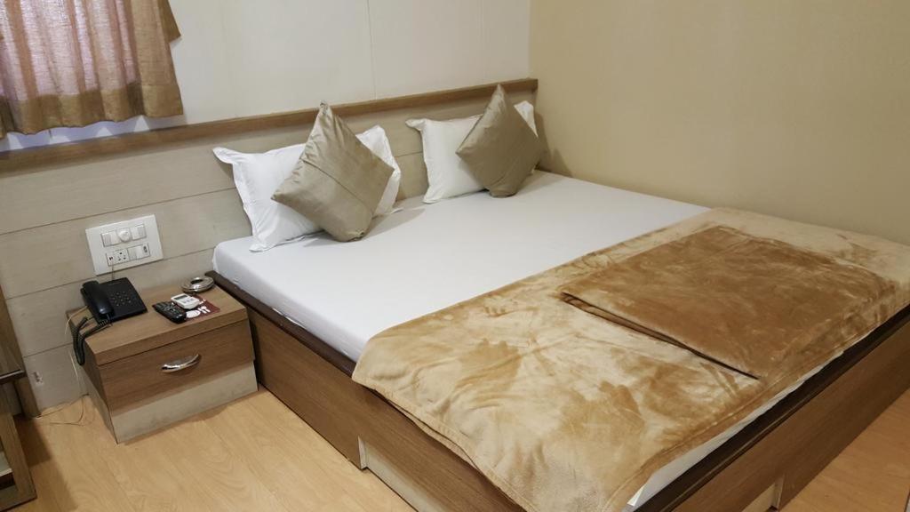 Hotel Oasis Bombay Extérieur photo