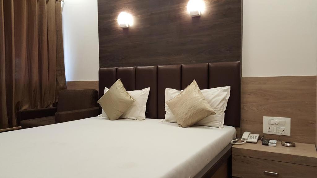 Hotel Oasis Bombay Extérieur photo